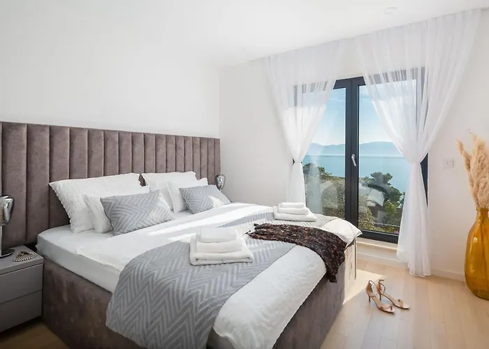 Luxury Azul Makarska With Private Pool Villa *